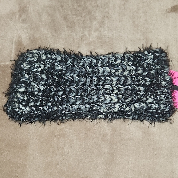 NWT Betsey Johnson Earwarmer - Picture 2 of 4
